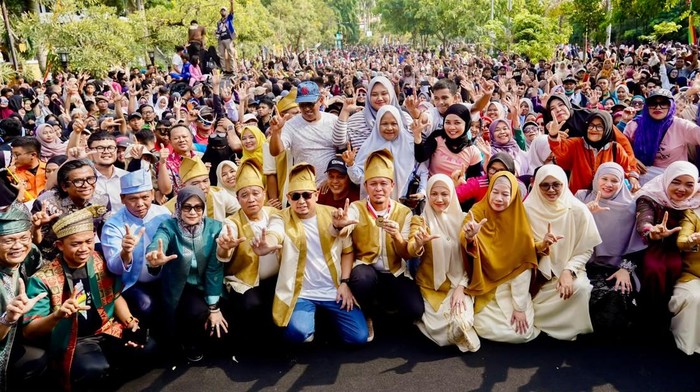 Wakil Ketua Komisi VI DPR sekaligus Wakil Ketua Fraksi Gerindra DPR, Andre Rosiade, hadir langsung menyaksikan pemecahan rekor tersebut bersama ribuan masyarakat yang memadati kawasan CFD di Jalan Jenderal Sudirman, Pekanbaru, Riau, Minggu (21/6/2026
