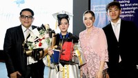 I’m so glad.. thank you mami, ucap Lovely mengomentari caption yang dituliskan sang bunda. Foto: Instagram @realangelkaramoy
