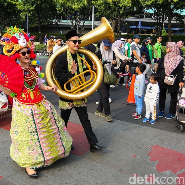 Budaya Betawi Pukau Warga, Parade Ondel-Ondel Jadi Magnet CFD Jakarta