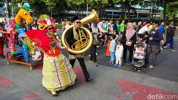 Budaya Betawi Pukau Warga, Parade Ondel-Ondel Jadi Magnet CFD Jakarta
