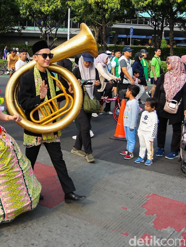 Budaya Betawi Pukau Warga, Parade Ondel-Ondel Jadi Magnet CFD Jakarta