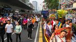 Budaya Betawi Pukau Warga, Parade Ondel-Ondel Jadi Magnet CFD Jakarta