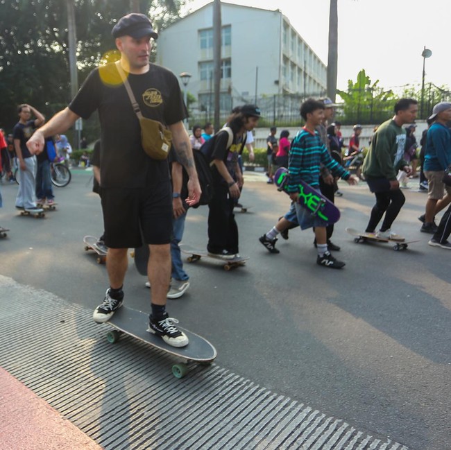 Bundaran HI Diserbu Skater, CFD Jakarta Berubah Jadi Arena Aksi Penuh Adrenalin