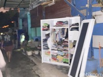 Kebakaran Pabrik Mainan di Medan Belum Padam, 11 KK Mengungsi-Evakuasi Barang