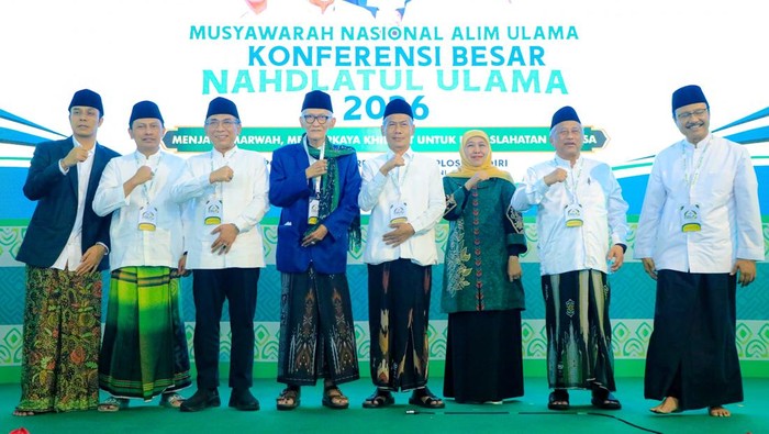Gubernur Jatim sekaligus salah satu Ketua PBNU Khofifah Indar Parawansa menghadiri Munas-Konbes NU 2026 di Ponpes Ploso, Kediri.