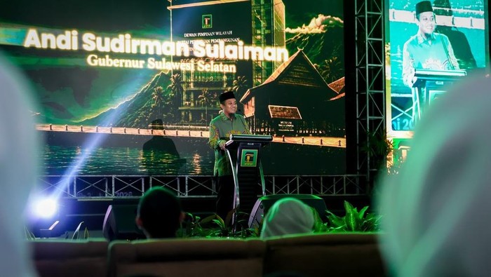 Gubernur Sulsel Andi Sudirman Sulaiman saat menghadiri pelantikan pengurus DPW PPP Sulsel.