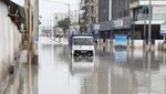 Hujan Deras Rendam Mogadishu, Kendaraan Terobos Genangan di KM4