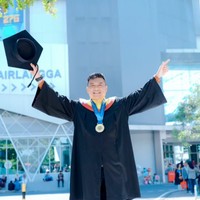 Anang juga membagikan momen bahagia dan ungkapan rasa syukur yang mendalam atas keberhasilan tersebut. Alhamdulillah bisa melewati perjalanan ini dengan penuh perjuangan 🤲🏻. Terimakasih untuk semuanya yang sudah terus dukung dan berikan doa-doa yang terbaik! 😁, tulis Anang di Instagram @ananghijau. Foto: Dok. Instagram @ananghijau.