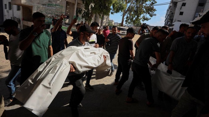 Mourners carry bodies during the funeral of Palestinians killed in an Israeli strike, according to medics, at Al-Shifa Hospital in Gaza City, June 20, 2026. REUTERS/Dawoud Abu Alkas