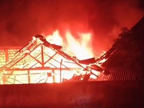 Rumah Lansia Bojonegoro Kebakaran gegara Bakar Sandal Saat Pemadaman