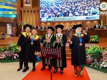 Momen Langka Anang Ashanty dan Azriel Rayakan Wisuda Sepanggung di Unair
