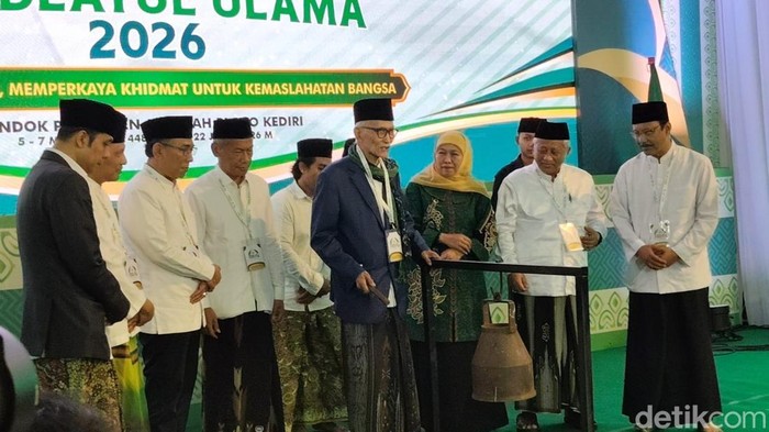 Kenteng Ploso yang menjadi penanda pembukaan Munas-Konbes 2026 di Ponpes Al Falah Ploso, Kediri.