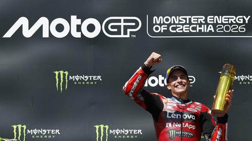 MotoGP - Czech Republic Grand Prix - Masaryk Circuit, Brno, Czech Republic - June 21, 2026 Ducati Lenovo Teams Marc Marquez holds aloft the trophy after winning the race REUTERS/David W Cerny
