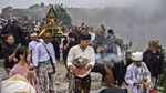 Masyarakat Adat Gelar Ngertakeun Bumi Lamba di Gunung Tangkuban Parahu