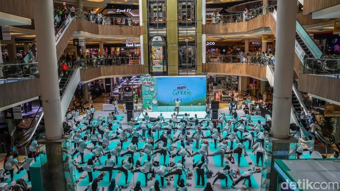 Suasana Trans Studio Mall Bandung, Jawa Barat, Sabtu (21/6/2026), dipenuhi keceriaan saat gelaran Mama Lime Green Day Fest berlangsung meriah. Ratusan ibu bersama buah hati mereka tampak antusias mengikuti berbagai rangkaian kegiatan yang mengusung tema kesehatan, kebersihan, dan kebersamaan keluarga.