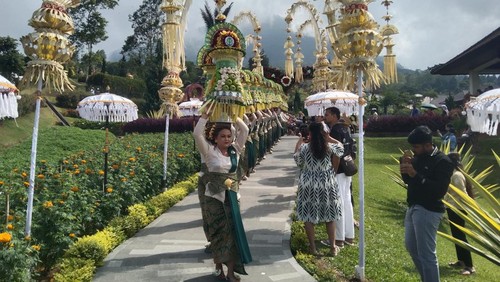 Parade gebogan di The Blooms Garden, Desa Candikuning, Kecamatan Baturiti, Tabanan. (Krisna Pradipta/detikBali)