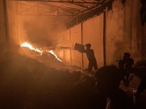 Setelah 20 Jam Api yang Hanguskan Pabrik Mainan di Medan Johor Padam