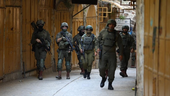 Pasukan Israel Batasi Akses di Hebron saat Pemukim Masuki Kota Tua Pengamanan Diperketat saat Warga Israel Masuki Kota Tua Hebron