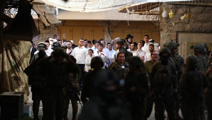 Pasukan Israel Batasi Akses di Hebron saat Pemukim Masuki Kota Tua Pengamanan Diperketat saat Warga Israel Masuki Kota Tua Hebron