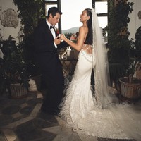 Potret Dramatis Dua Lipa Berbalut Gaun Pengantin Chanel saat Menikah di Italia