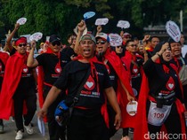 Peserta Ikuti Puncak Hari Donor Darah Sedunia di Monas
