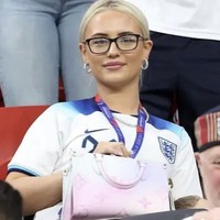 Sosok WAGs Viral Usai Usir Bintang Dewasa yang Ingin Foto Bareng Kekasihnya