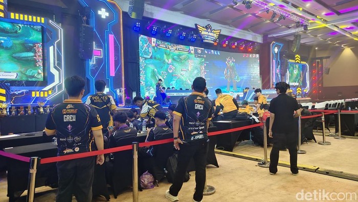 Suasana hari kedua E-Sport Piala Kapolda Jateng di De Tjolomadoe, Kecamatan Colomadu, Kabupaten Karanganyar, Minggu (21/6/2026).