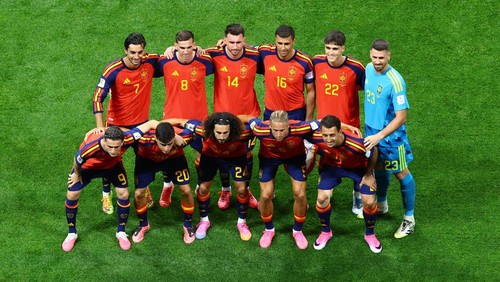Soccer Football - FIFA World Cup 2026 - Group H - Spain v Cape Verde - Atlanta Stadium, Atlanta, Georgia, U.S. - June 15, 2026 Spain players pose for a team group photo before the match REUTERS/Bernadett Szabo