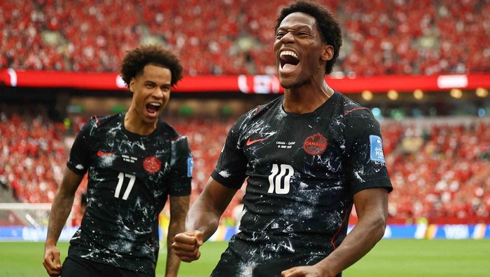Persaingan memperebutkan gelar top skor Piala Dunia 2026 semakin memanas setelah striker Jerman, Deniz Undav, sukses menyamai catatan gol Lionel Messi dan Jonathan David. Penyerang berusia 29 tahun itu tampil sebagai pahlawan kemenangan Jerman saat menaklukkan Pantai Gading 2-1 dalam laga Grup E di BMO Field, Toronto, Minggu (21/6/2026) dini hari WIB. REUTERS