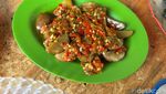 Sedep Banget! Makan Pecak Nila di Warung Betawi Pinggir Kali