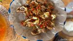 Sedep Banget! Makan Pecak Nila di Warung Betawi Pinggir Kali
