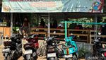 Sedep Banget! Makan Pecak Nila di Warung Betawi Pinggir Kali