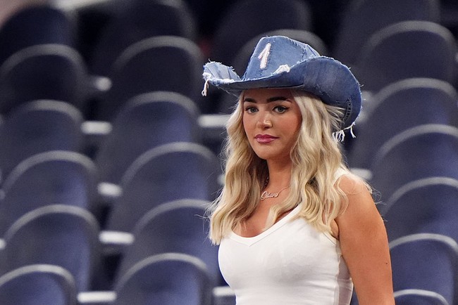Wanita itu pun curhat dan bertanya kepada pengikutnya di Instagram tentang solusi yang bisa dilakukan. Megan sempat berpikir untuk memakai baju anaknya yang berumur tujuh tahun.Foto: PA Images via Getty Images/Bradley Collyer - PA Images