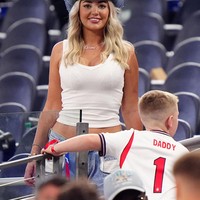 Tapi yang terpenting kita bisa menonton Daddy, karena sepak bola akan kembali ke rumah. lanjut Megan.Foto: PA Images via Getty Images/Bradley Collyer - PA Images