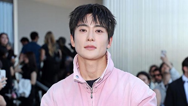 Jaehyun NCT & ENHYPEN Tebar Pesona di Milan Fashion Week Jadi BA Prada