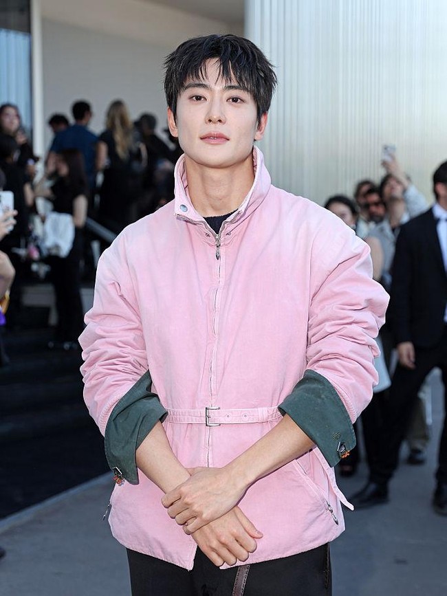 Jaehyun NCT & ENHYPEN Tebar Pesona di Milan Fashion Week Jadi BA Prada