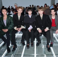 Selain Jaehyun NCT, ada personel grup KPop naungan BELIFT LAB, ENHYPEN yang hadir ke peragaan busana Prada dalam formasi baru tanpa Heeseung alias EVAN. Foto: Getty Images for Prada/Jacopo Raule