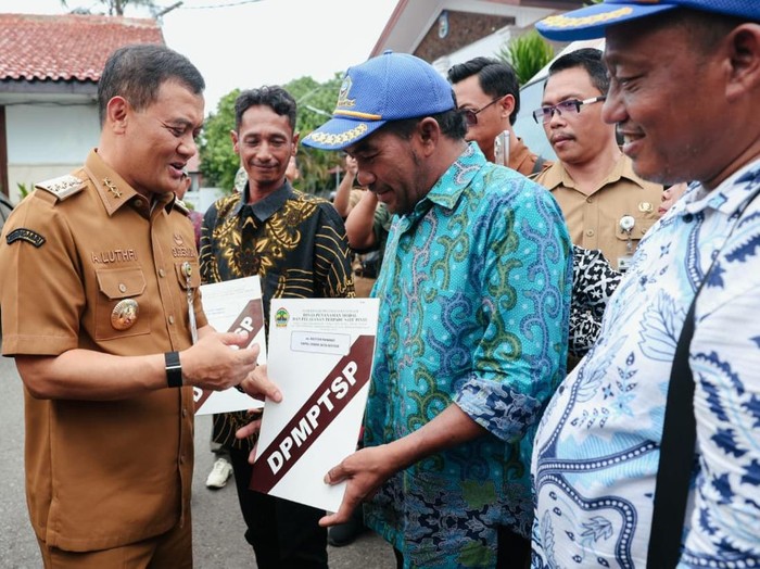 Gubernur Jawa Tengah Ahmad Luthfi memastikan layanan jemput bola perizinan kapal bagi nelayan kecil di wilayah pesisir diberikan secara gratis