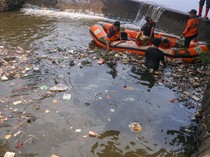 Aksi Bersih Sungai Cikaret, Upaya Cegah Banjir dan Pencemaran