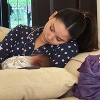 Setelah melahirkan putri pertamanya secara normal pada 10 Mei 2026, kini Alyssa Daguise tengah menikmati peran barunya sebagai seorang ibu. Melalui akun media sosialnya, istri Al Ghahazali itu sesekali membagikan momen-momennya saat momong sang anak sendiri. Foto: Instagram/@alyssadaguise