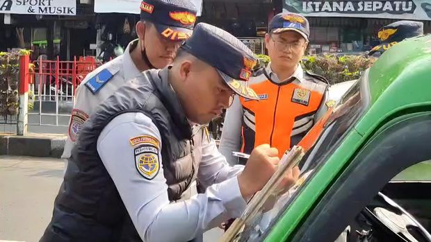 Angkot tua terjaring operasi dan disanksi tilang (dokumen Dishub Bogor)