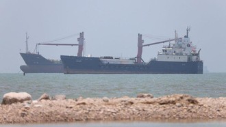 AS Serang Iran Lagi, Ledakan Terdengar di Pelabuhan Selat Hormuz!