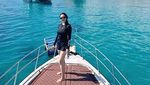 Momen Aura Kasih Freedive: Cari Lumba-lumba hingga Dikerumuni Ikan