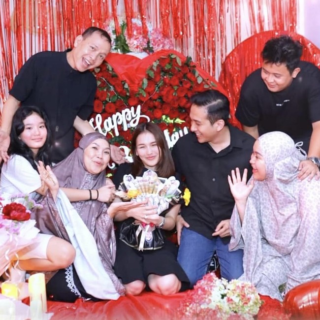 Ada Campur Tangan Syifa di Kejutan Ultah Ayu Ting Ting dari Kevin
