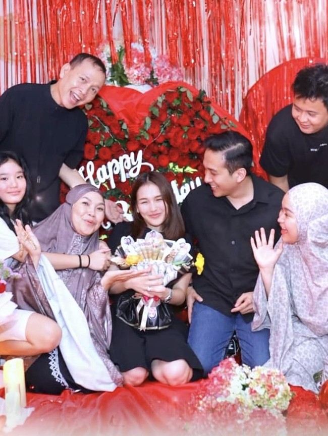 Ada Campur Tangan Syifa di Kejutan Ultah Ayu Ting Ting dari Kevin