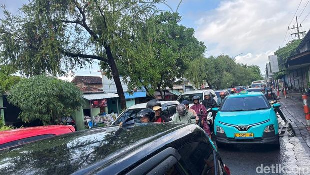 Banjir di Surabaya pagi ini Banjir di Surabaya pagi ini