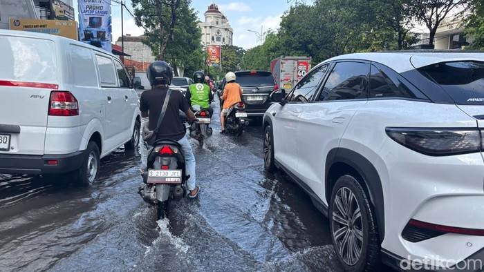 Banjir Surabaya