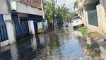 Pemandangan Macet di Surabaya Pagi Ini Imbas Banjir
