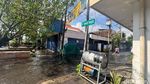 Pemandangan Macet di Surabaya Pagi Ini Imbas Banjir