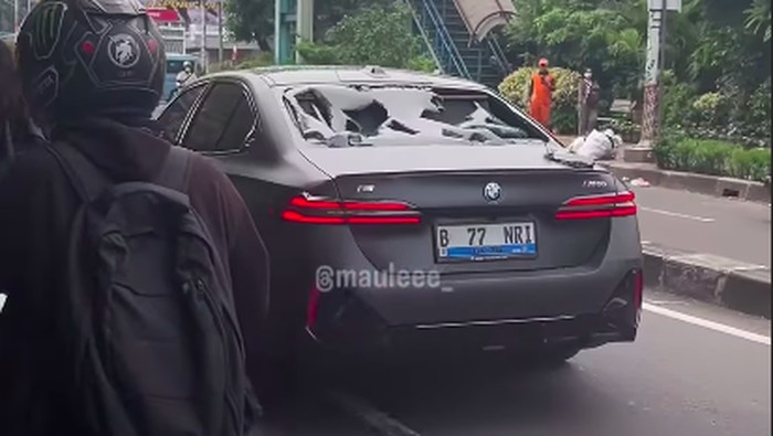 BMW i5 diamuk massa